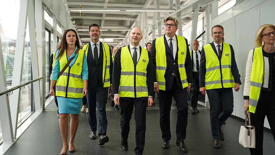 Ministers at the terminal