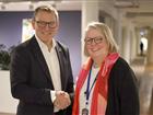 Erik Eklund and Magdalena Bosson shaking hands